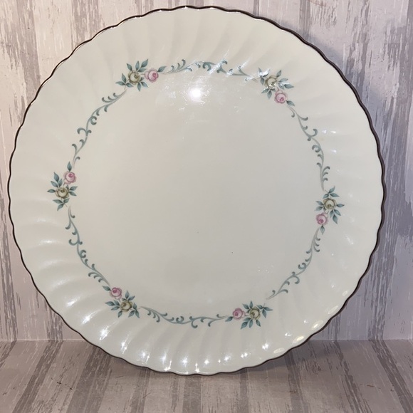 Sweetheart Silhouette Fine China by SYRACUSE 10.25” Plate - Picture 1 of 3